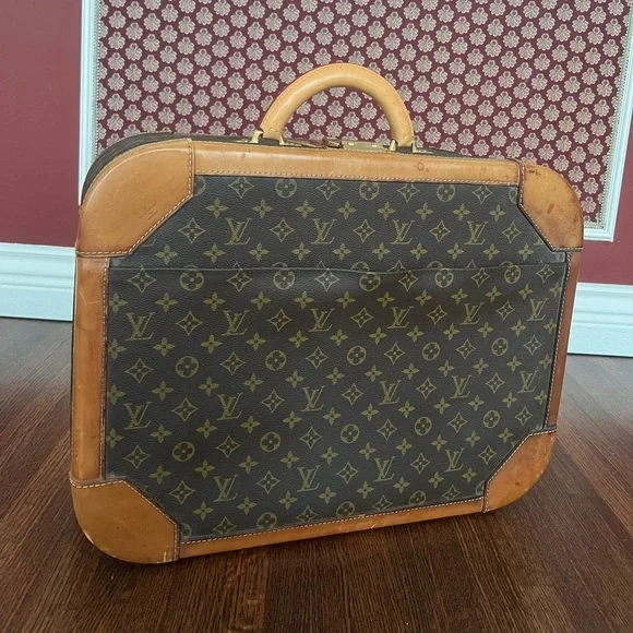 Authentic Louis Vuitton hard lock luggage trunk - Picture 1 of 12